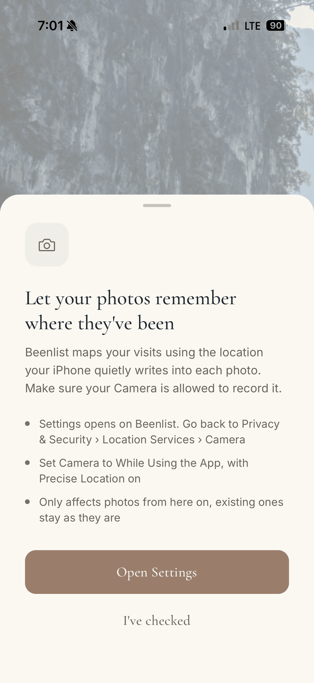 The original photo-location screen with its "quietly" wording, three instruction bullets, Open Settings and I've checked actions.